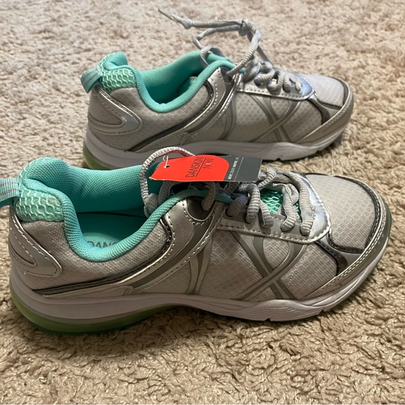 Danskin Now Women's Athletic Shoes Gray/Green Size 6.5 NEW - Picture 2 of 4
